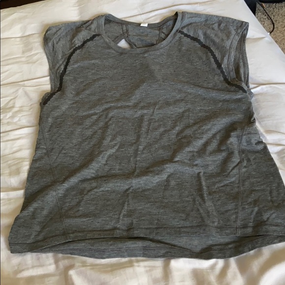 Lululemon key hole top - Picture 2 of 3